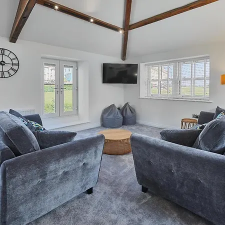 Host & - 1 The Mount * 惠特比