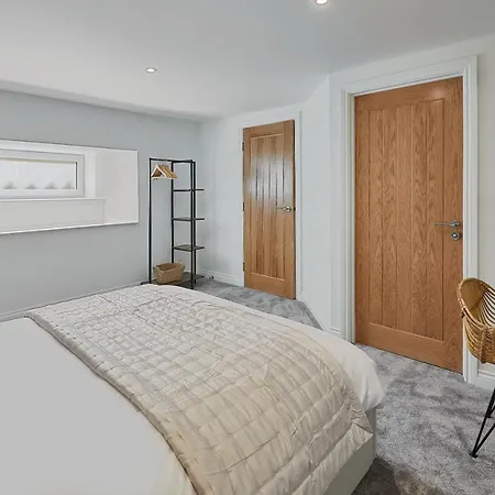 Host & - 1 The Mount *