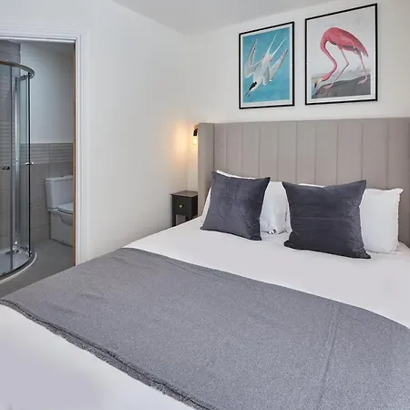 Host & - 1 The Mount * Γουίτμπι