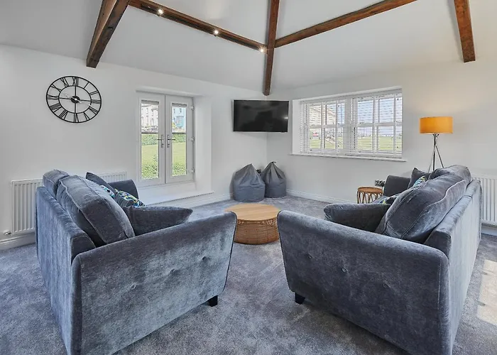 Host & - 1 The Mount * Whitby