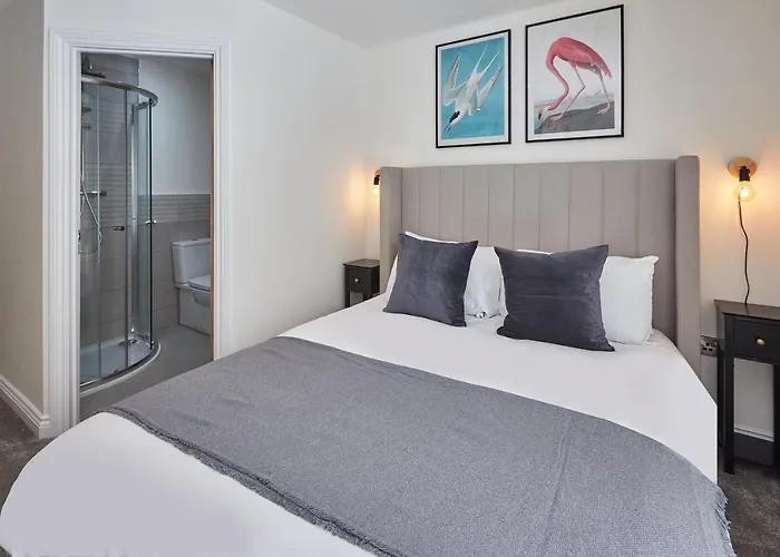 Host & - 1 The Mount * Whitby